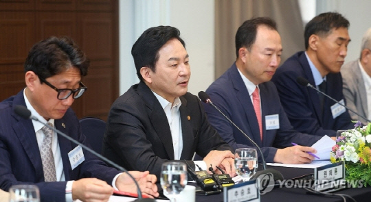 21일 오전 서울 중구 프레스센터에서 열린 한국신문방송편집인협회 주최 초청 토론회에서서 발언 중인 원희룡 국토부 장관. 사진 연합뉴스
